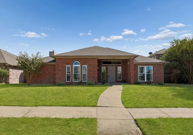 Photo 1 of Single family home for sale at 7406 Bayview Dr, Rowlett, TX 75088 | MLS# 21387676 | Listing updated on 2026-09-18