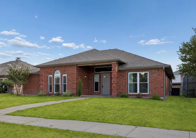 Photo 2 of Single family home for sale at 7406 Bayview Dr, Rowlett, TX 75088 | MLS# 21387676 | Listing updated on 2026-09-18