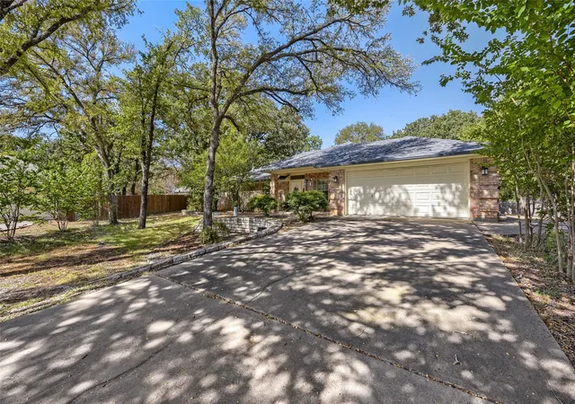Photo 3 of Single family home for sale at 5008 Tahoka Dr, De Cordova, TX 76049 | MLS# 21386219 | Listing updated on 2026-10-08