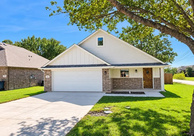 Photo 19 of Single family home for sale at 493 W Jefferson St, Van Alstyne, TX 75495 | MLS# 21390015 | Listing updated on 2026-10-08