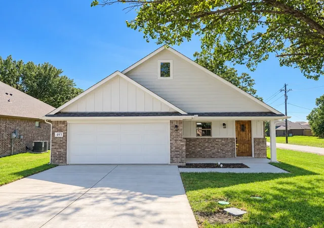 Photo 1 of Single family home for sale at 493 W Jefferson St, Van Alstyne, TX 75495 | MLS# 21390015 | Listing updated on 2026-10-08