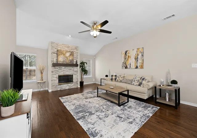 Photo 3 of Single family home for sale at 7912 Gulf St, Frisco, TX 75035 | MLS# 21376920 | Listing updated on 2026-09-29
