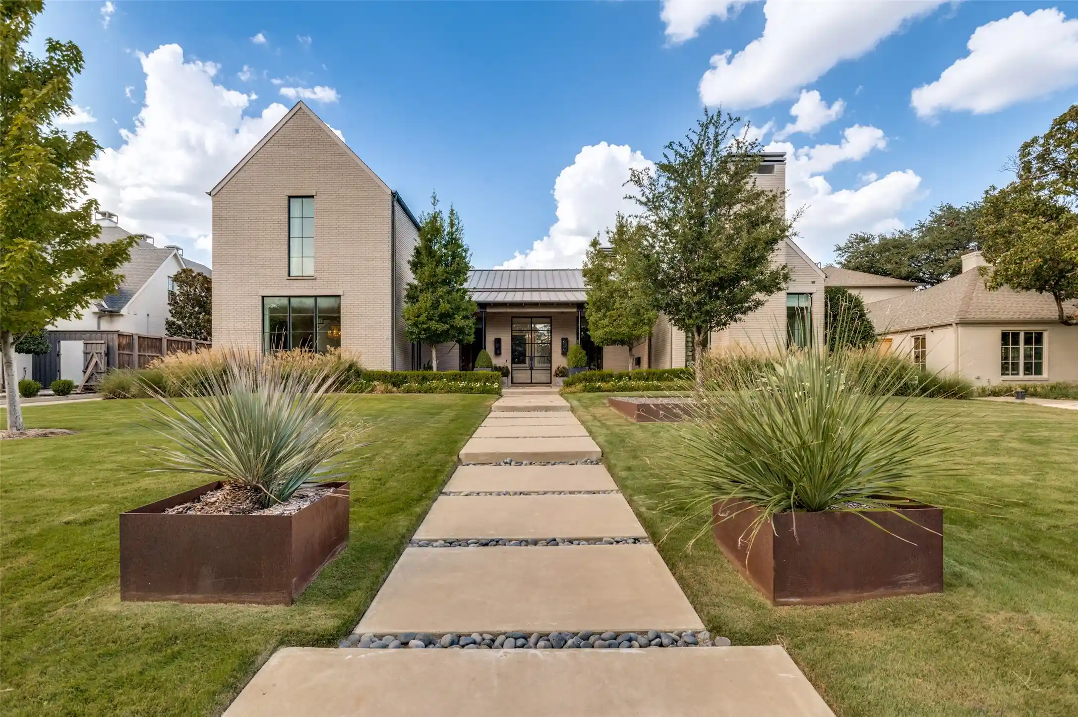 Photo 1 of Mansion for sale at 4447 Alta Vista Ln, Dallas, TX 75229 | MLS# 21390022 | Listing updated on 2026-10-29