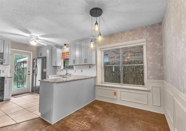 Photo 4 of Single family home for sale at 734 Red Oak Dr, Lewisville, TX 75067 | MLS# 21390045 | Listing updated on 2026-10-06