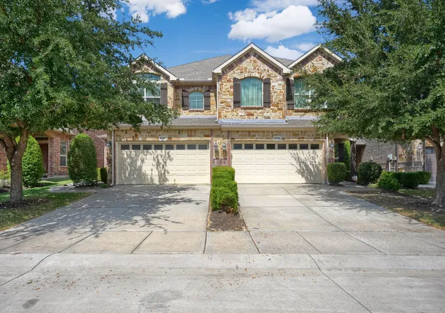 Townhouse for sale at 878 Merino Dr, Allen, TX 75013 | MLS# 21390046