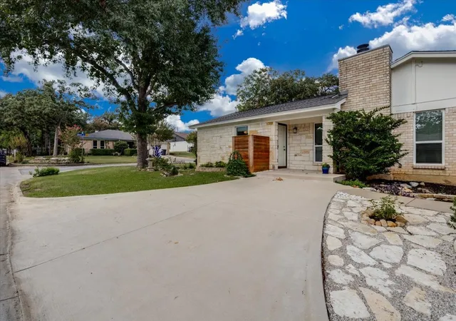 Photo 2 of Single family home for sale at 4101 Chipwood Ct, Arlington, TX 76017 | MLS# 21381434 | Listing updated on 2026-10-09