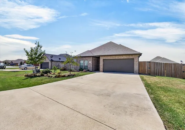 Photo 1 of Single family home for sale at 2112 Cole St, Mabank, TX 75147 | MLS# 21389953 | Listing updated on 2026-09-25