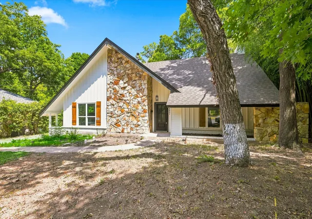 Photo 3 of Single family home for sale at 2631 Deep Hl Cir, Dallas, TX 75233 | MLS# 21390068 | Listing updated on 2026-10-05