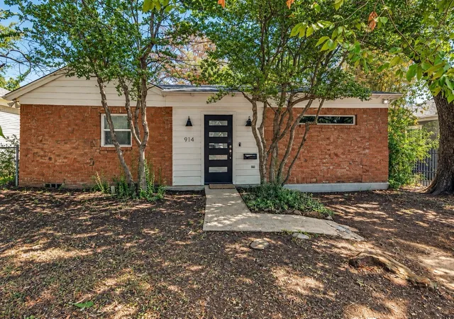 Photo 1 of Single family home for sale at 914 Westmount Ave, Dallas, TX 75211 | MLS# 21389760 | Listing updated on 2026-09-29