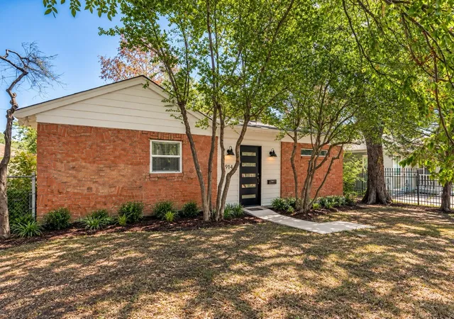 Photo 2 of Single family home for sale at 914 Westmount Ave, Dallas, TX 75211 | MLS# 21389760 | Listing updated on 2026-09-29