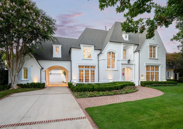 Photo 2 of Mansion for sale at 6419 Lakehurst Ave, Dallas, TX 75230 | MLS# 21389927 | Listing updated on 2026-09-30