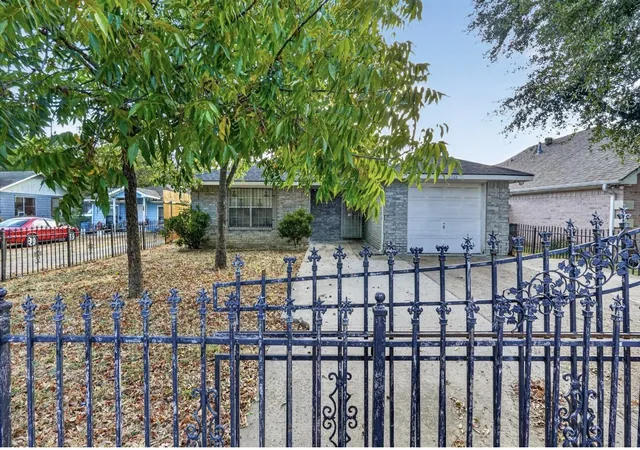 Photo 1 of Single family home for sale at 2918 Michigan Ave, Dallas, TX 75216 | MLS# 21390118 | Listing updated on 2026-09-24