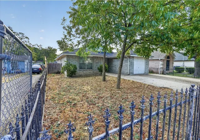 Photo 2 of Single family home for sale at 2918 Michigan Ave, Dallas, TX 75216 | MLS# 21390118 | Listing updated on 2026-09-24