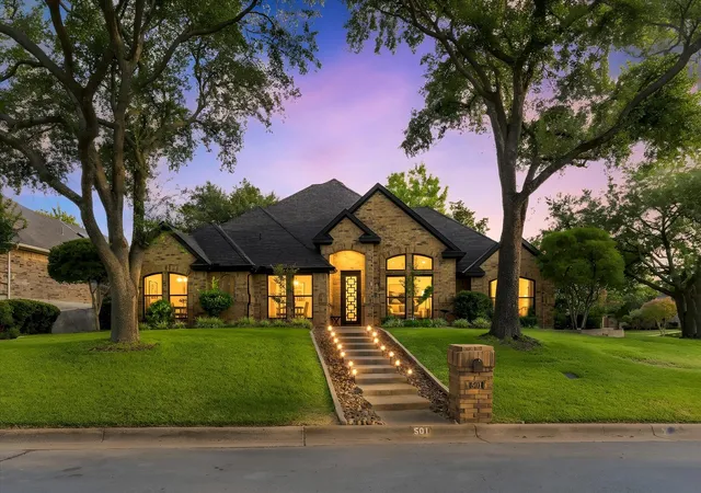 Photo 1 of Single family home for sale at 501 Green Meadow St N, Colleyville, TX 76034 | MLS# 21384904 | Listing updated on 2026-10-08