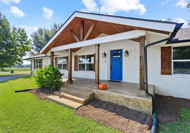 Photo 2 of Single family home for sale at 11731 Nw State Hwy 11, Whitewright, TX 75491 | MLS# 21386507 | Listing updated on 2026-09-18