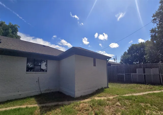 Photo 4 of Single family home for sale at 8295 Palo Pinto Hwy, Mineral Wells, TX 76067 | MLS# 21390134 | Listing updated on 2026-09-22