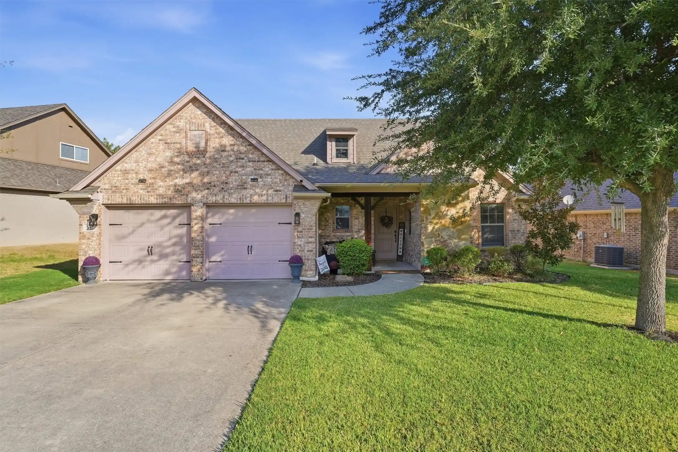 Single family home for sale at 516 Magnolia Pkwy, Fort Worth, TX 76126 | MLS# 21388045