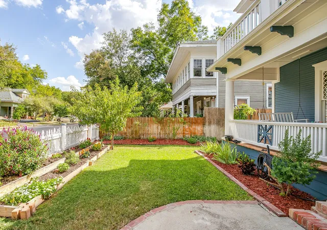 Photo 3 of Single family home for sale at 1406 6th Avenue, Fort Worth, TX 76104 | MLS# 21390120 | Listing updated on 2026-09-25