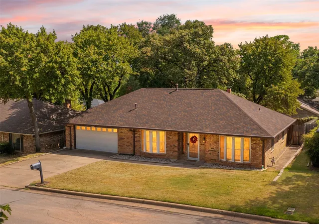 Single family home for sale at 5710 Valley Ridge Ct, Arlington, TX 76017 | MLS# 21356399