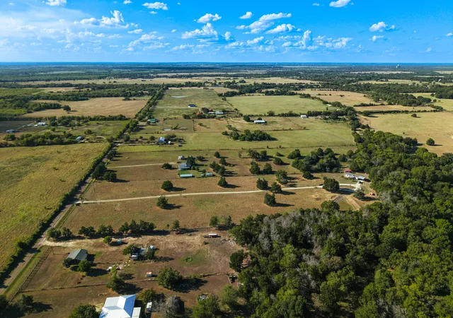 Photo 2 of Manufactured home for sale at 1033 Lcr 454, Mexia, TX 76667 | MLS# 21381047 | Listing updated on 2026-09-18