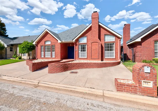 Photo 2 of Single family home for sale at 21 Wynrush Cir, Abilene, TX 79606 | MLS# 21389921 | Listing updated on 2026-10-01