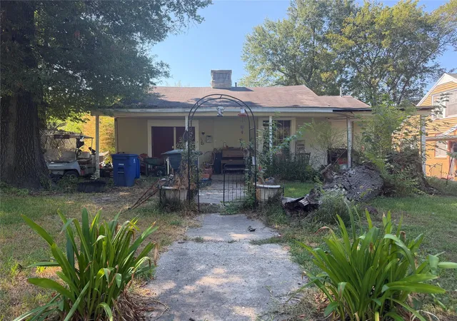 Single family home for sale at 123 E Herndon St, Shreveport, LA 71101 | MLS# 21381038