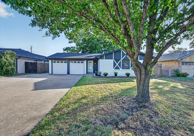 Photo 3 of Single family home for sale at 728 Douglas St, Burleson, TX 76028 | MLS# 21389349 | Listing updated on 2026-10-07
