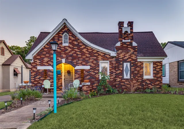 Photo 2 of Single family home for sale at 2732 Ivandell Ave, Dallas, TX 75211 | MLS# 21388087 | Listing updated on 2026-10-01