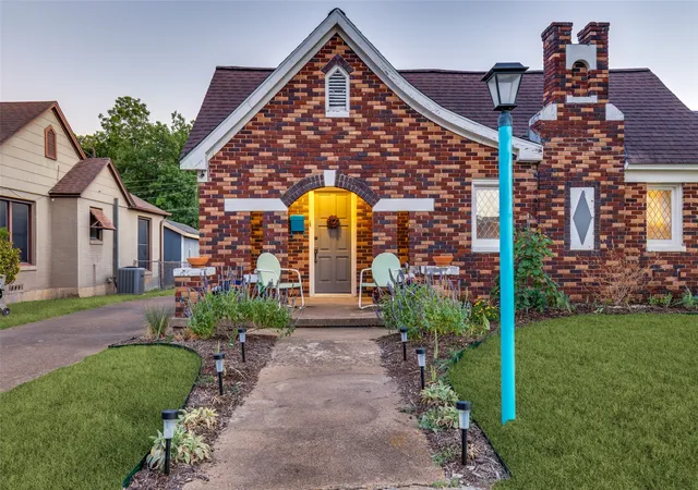Photo 3 of Single family home for sale at 2732 Ivandell Ave, Dallas, TX 75211 | MLS# 21388087 | Listing updated on 2026-10-01