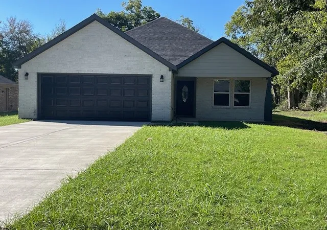 Photo 2 of Single family home for sale at 4103 Morrison, Greenville, TX 75401 | MLS# 21390151 | Listing updated on 2026-09-19