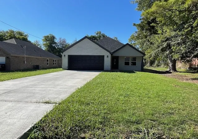 Photo 3 of Single family home for sale at 4103 Morrison, Greenville, TX 75401 | MLS# 21390151 | Listing updated on 2026-09-19
