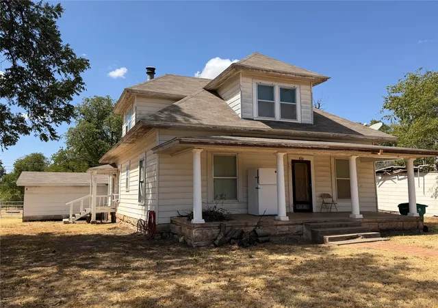 Photo 1 of Single family home for sale at 401 N Stratton St, Seymour, TX 76380 | MLS# 21390157 | Listing updated on 2026-10-28