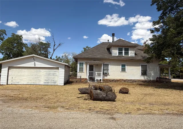 Photo 2 of Single family home for sale at 401 N Stratton St, Seymour, TX 76380 | MLS# 21390157 | Listing updated on 2026-10-28