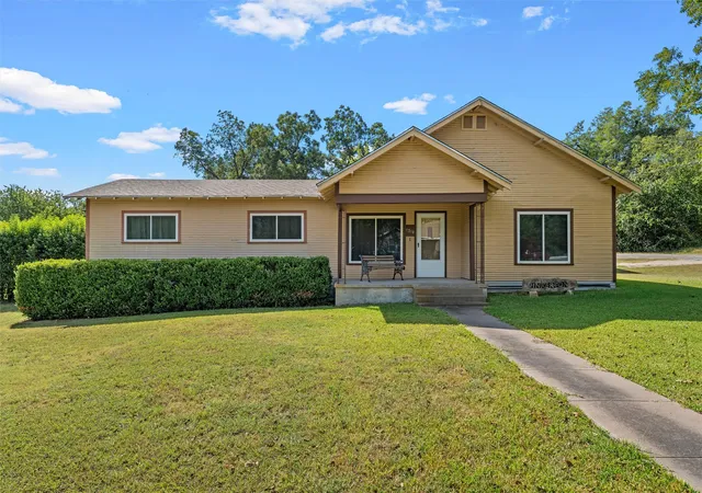 Photo 2 of Single family home for sale at 1314 W 9th Street, Clifton, TX 76634 | MLS# 21388270 | Listing updated on 2026-09-19