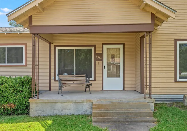 Photo 3 of Single family home for sale at 1314 W 9th Street, Clifton, TX 76634 | MLS# 21388270 | Listing updated on 2026-09-19