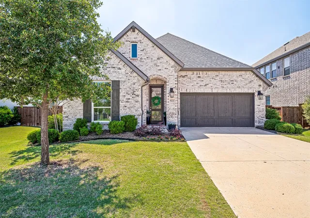 Photo 2 of Sale Pending at 921 Gladewater Dr, Prosper, TX 75078 | MLS# 21389837 | Listing updated on 2026-10-09
