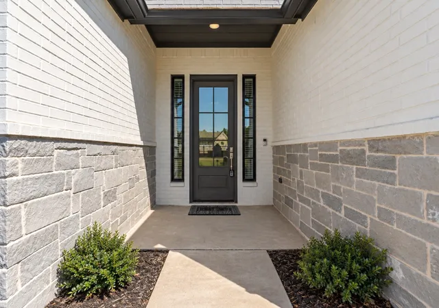 Photo 3 of Single family home for sale at 209 Devonshire St, Mount Pleasant, TX 75455 | MLS# 21390129 | Listing updated on 2026-10-05