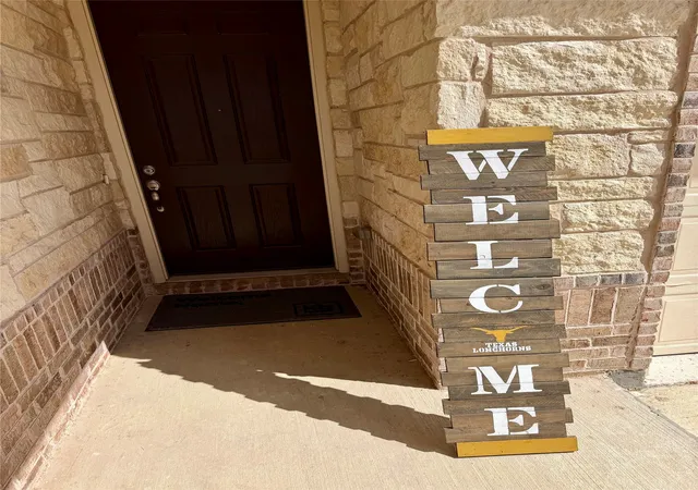 Photo 2 of Single family home for sale at 4014 Bedford Dr, Crandall, TX 75114 | MLS# 21386892 | Listing updated on 2026-09-19
