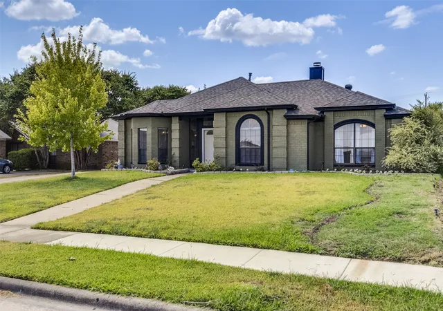 Photo 2 of Single family home for sale at 1501 Osage Trl, Mesquite, TX 75149 | MLS# 21388888 | Listing updated on 2026-10-03