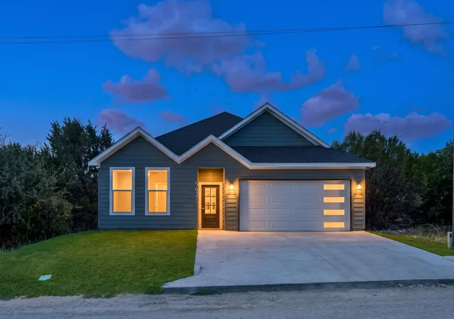 Photo 2 of Single family home for sale at 5621 San Jacinto Dr, Granbury, TX 76048 | MLS# 21389823 | Listing updated on 2026-09-21