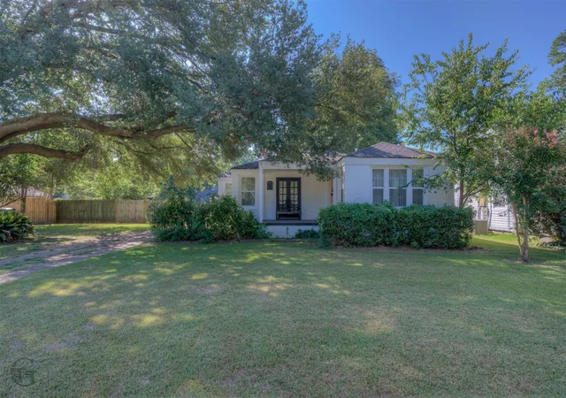 Photo 1 of Single family home for sale at 213 Leo Ave, Shreveport, LA 71105 | MLS# 21388548 | Listing updated on 2026-09-29