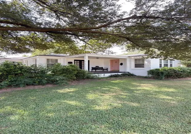 Photo 2 of Single family home for sale at 213 Leo Ave, Shreveport, LA 71105 | MLS# 21388548 | Listing updated on 2026-09-29
