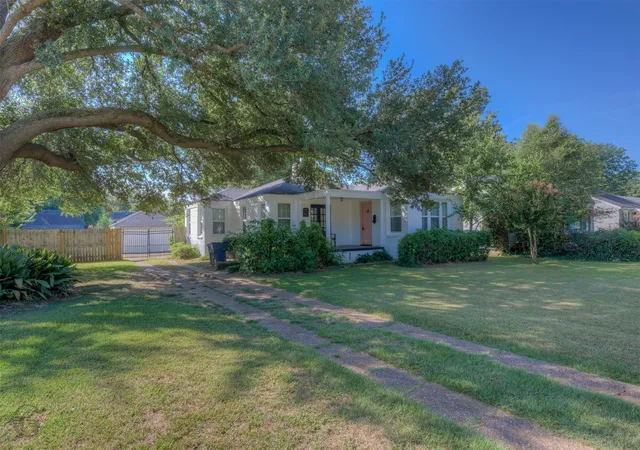 Photo 3 of Single family home for sale at 213 Leo Ave, Shreveport, LA 71105 | MLS# 21388548 | Listing updated on 2026-09-29