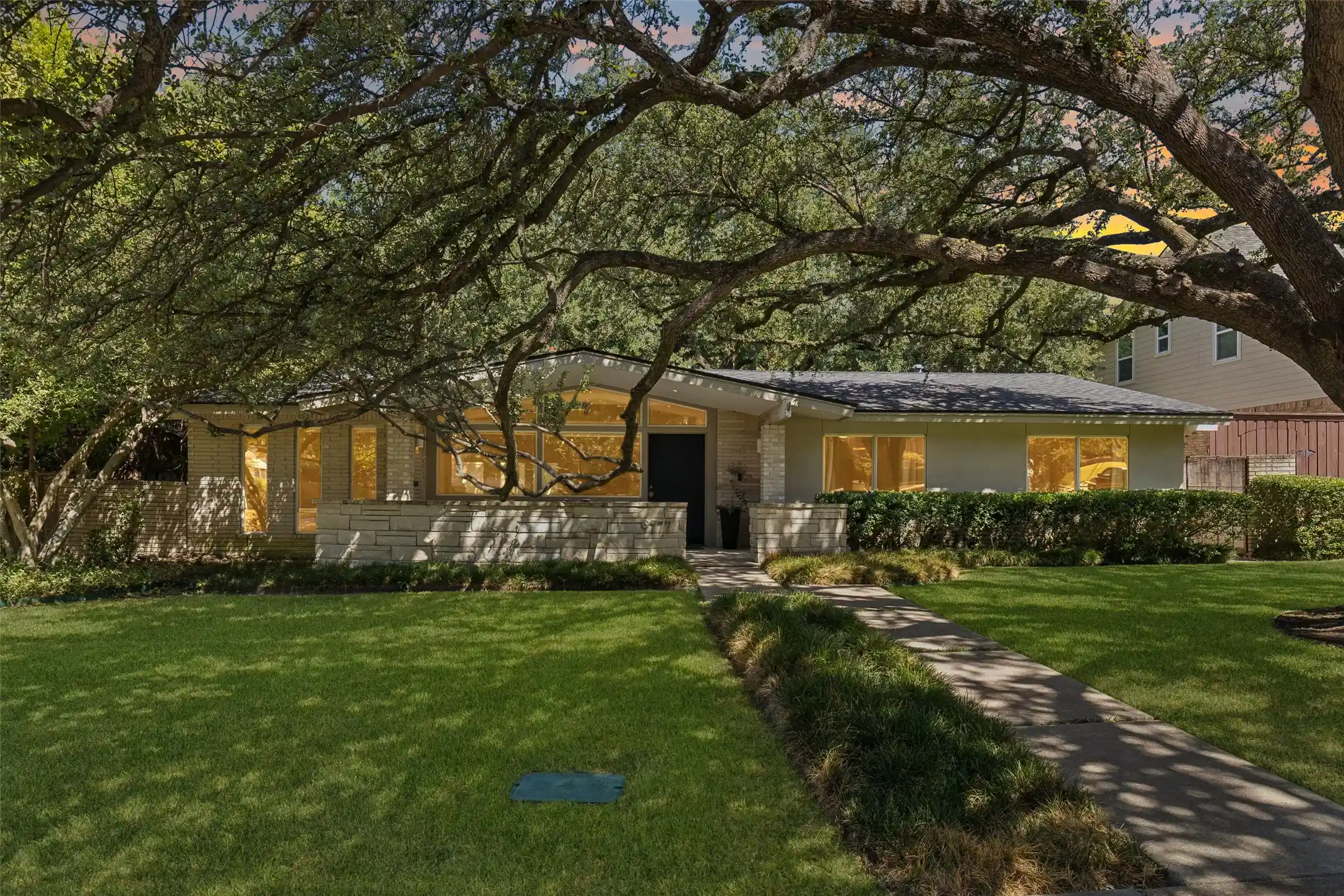 Photo 1 of Sale Pending at 9777 Broken Bow Rd, Dallas, TX 75238 | MLS# 21390099 | Listing updated on 2026-10-25