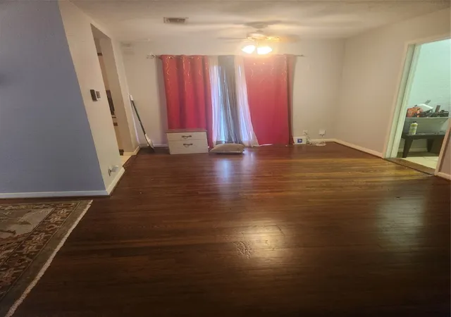Photo 3 of Single family home for sale at 822 Woodrow St, Arlington, TX 76012 | MLS# 21389769 | Listing updated on 2026-10-10