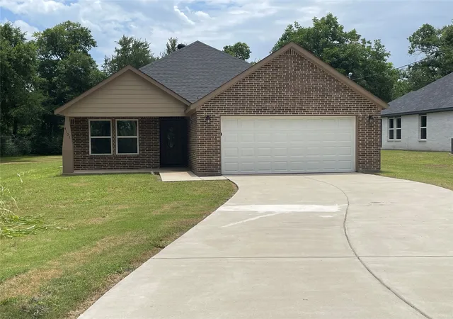 Photo 1 of Single family home for sale at 4101 Morrison, Greenville, TX 75401 | MLS# 21390183 | Listing updated on 2026-09-19