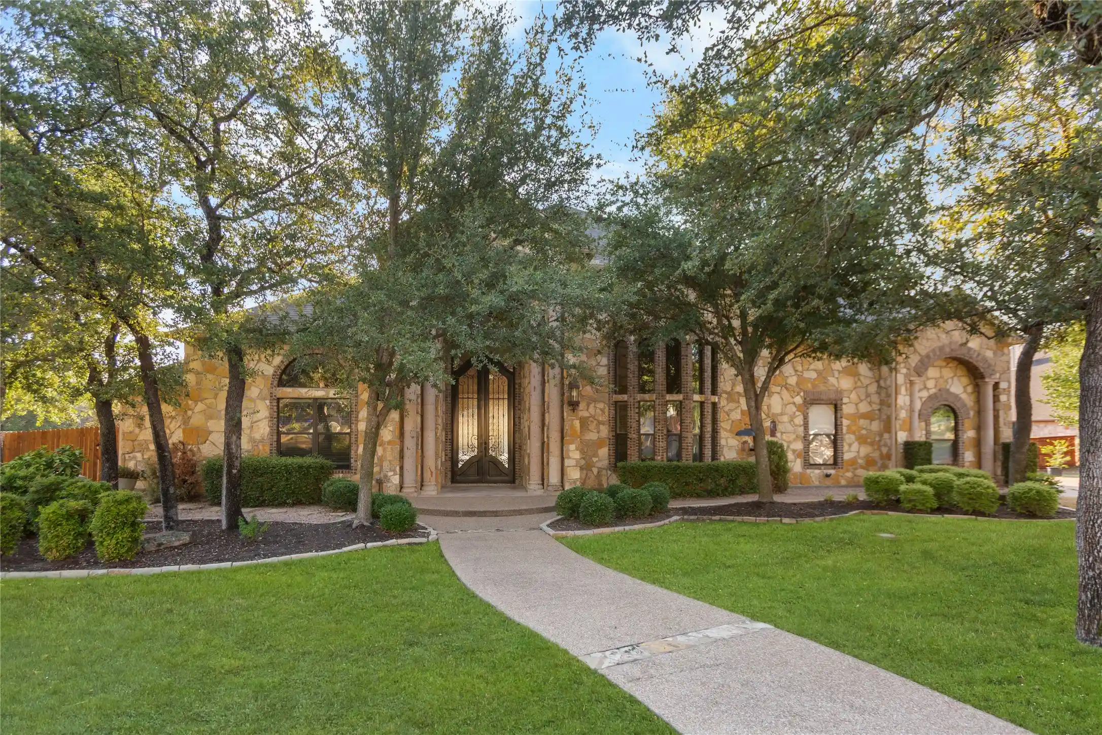 Photo 1 of Mansion for sale at 8460 Spicewood Springs Rd, Waco, TX 76633 | MLS# 21381979 | Listing updated on 2026-10-28