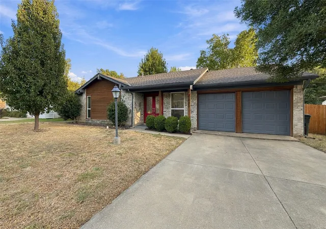 Photo 2 of Single family home for sale at 1800 Lexington Pl, Bedford, TX 76022 | MLS# 21389464 | Listing updated on 2026-10-05