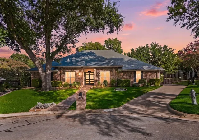 Photo 1 of Single family home for sale at 805 Shadycreek Ct, Arlington, TX 76013 | MLS# 21390245 | Listing updated on 2026-10-06