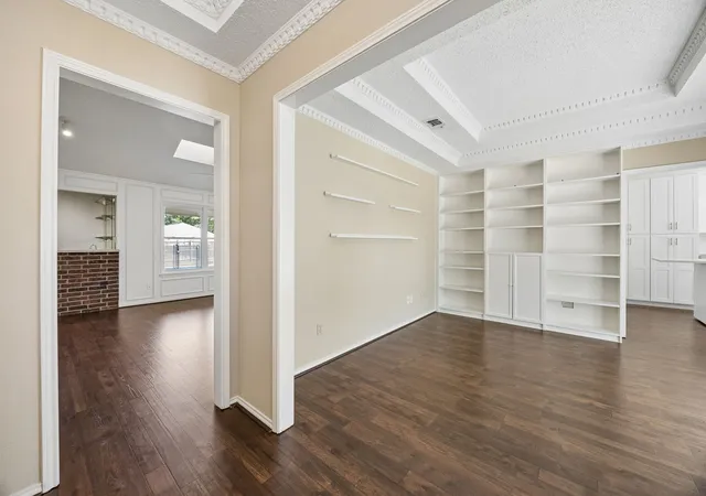 Photo 2 of Single family home for sale at 900 Rosewood Ct, Euless, TX 76039 | MLS# 21390220 | Listing updated on 2026-10-04